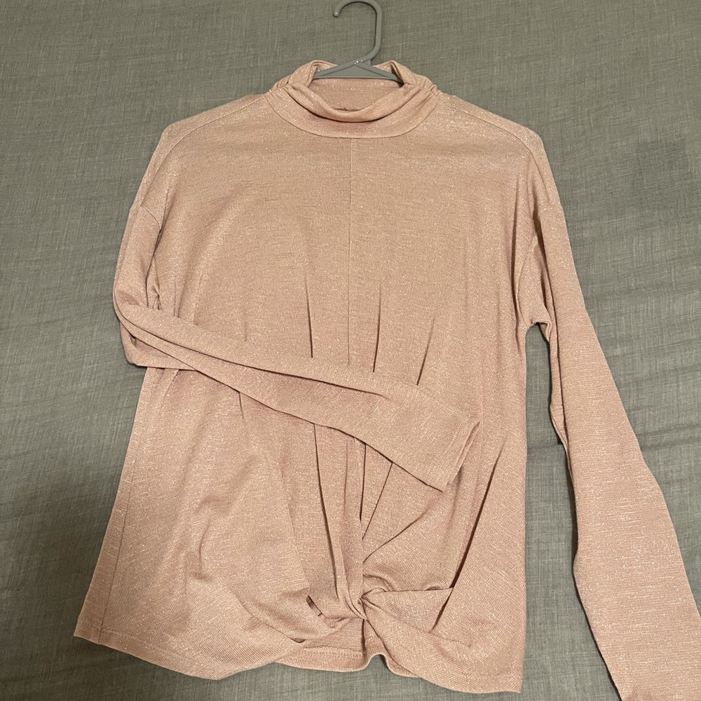 Shiny turtle neck